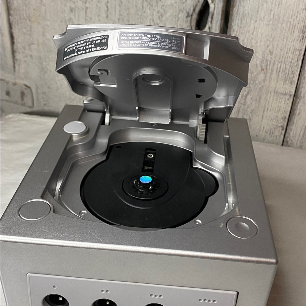 Nintendo GameCube Silver DOL-001 (USA) CONSOLE ONLY - Picture 7 of 7